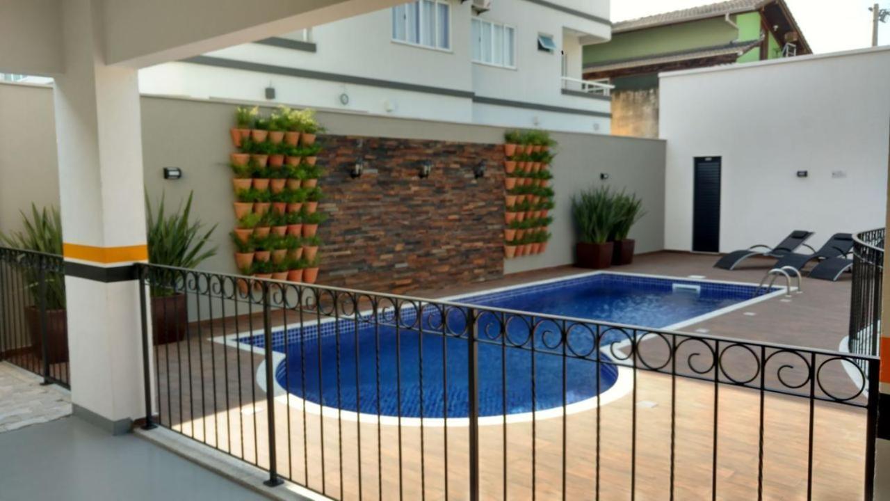 Var-101A Dpto Amplio En Condominio Cerrado Con Piscina Bombinhas Ngoại thất bức ảnh